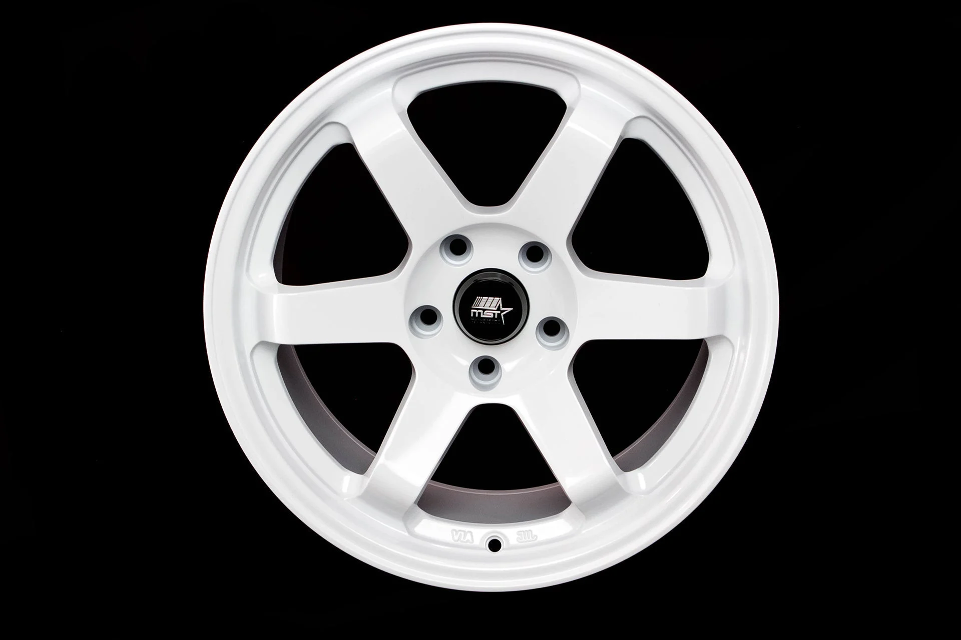MT01 - Glossy White - 18x9.5 5x114.3 Offset +35