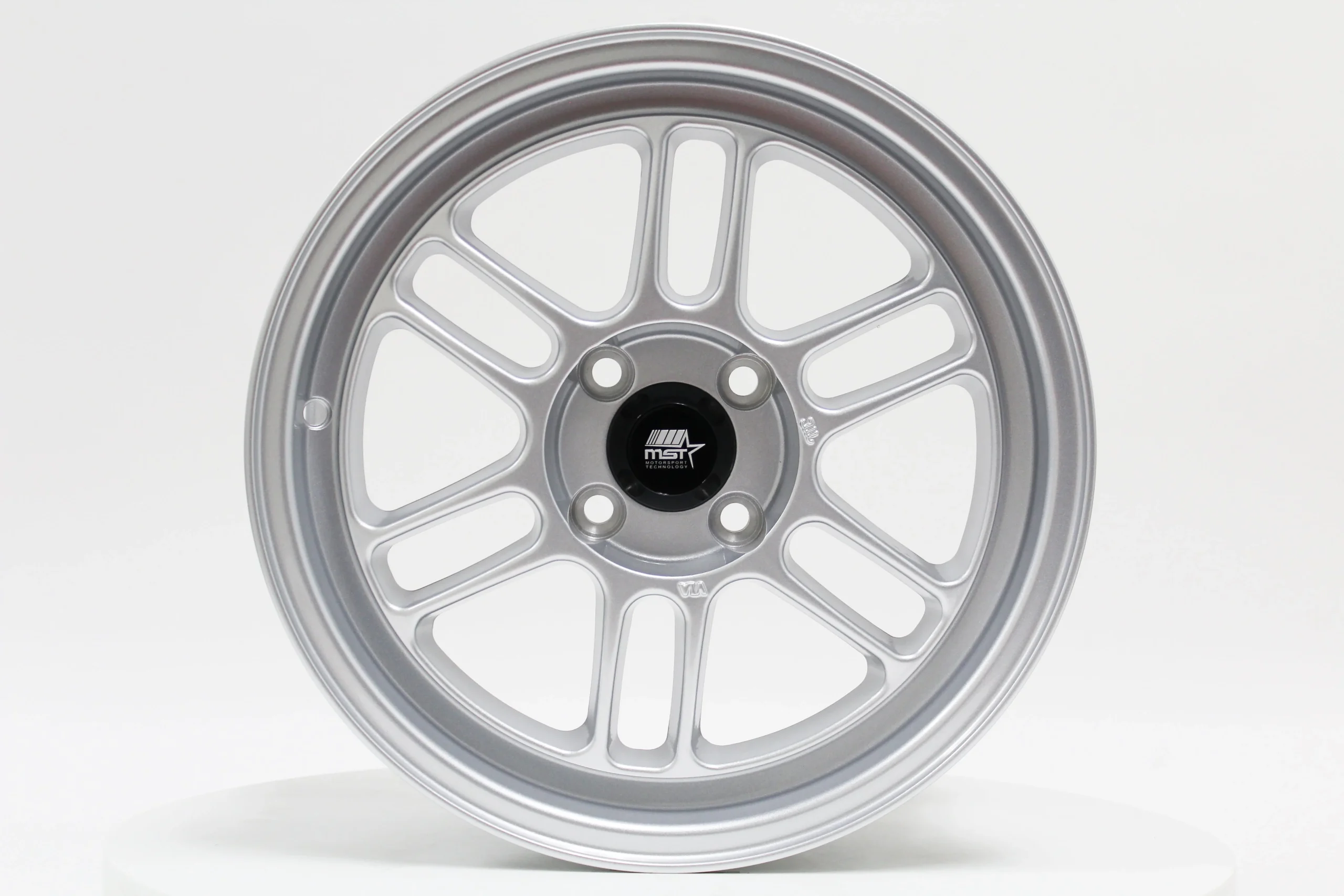 Suzuka - Glossy Silver - 15x7.0 4x100 Offset +33
